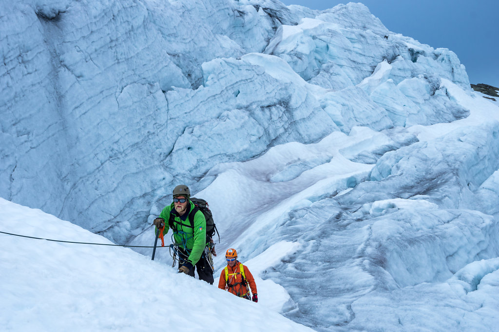 Steinar and Måns take the last steep slope up onto the snow covered glacier